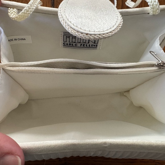 Elegant Cream Pleated Clutch - Picture 5 of 7